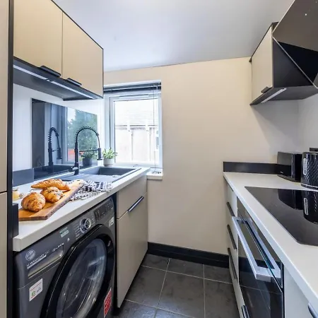 Comfortable 3-bed Home, *