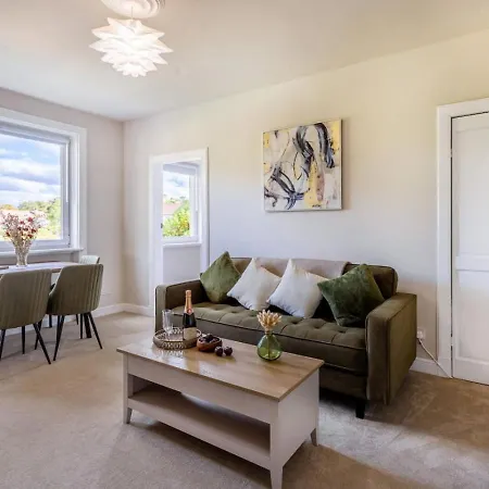 Comfortable 3-bed Home, *