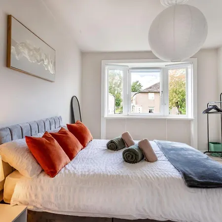 Comfortable 3-bed Home, Vakantiehuis Glasgow