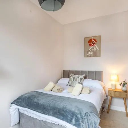 Comfortable 3-bed Home, * Glasgow