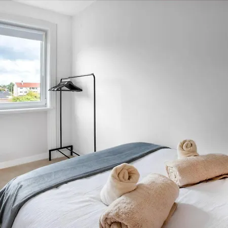 Vakantiehuis Comfortable 3-bed Home, *