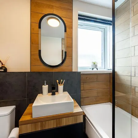 Comfortable 3-bed Home, * Glasgow