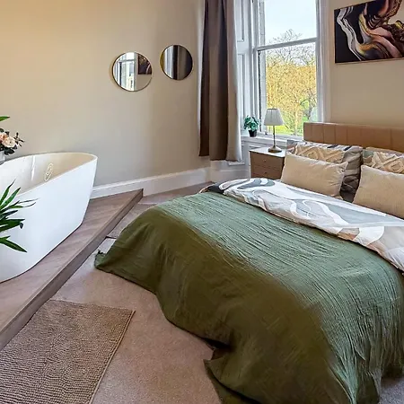 Romantic Brand New Flat, Centre *