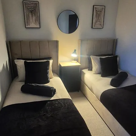 Spacious 3br Near Cathedral With Parking Apartamento Glasgow
