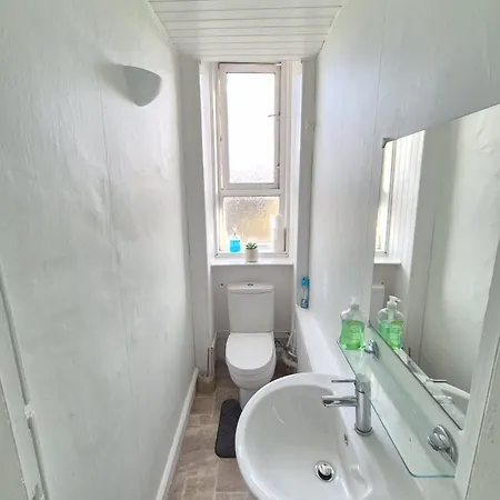 Διαμέρισμα Warm & Welcoming 2-bed Flat With Free Parking Γλασκώβη