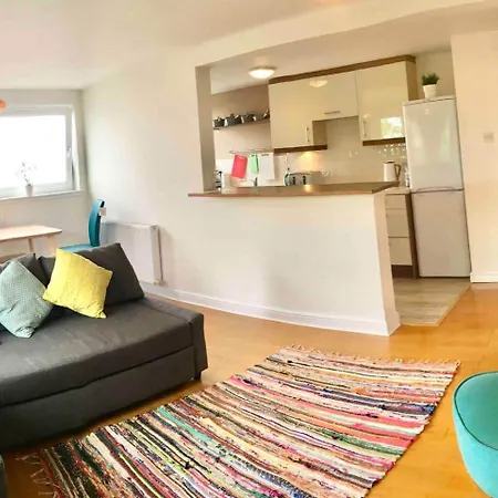 Apartamento Bright And Modern West End With Free Parking
