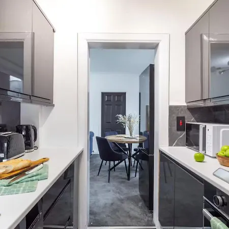 Modern 3-bed Apartment, Free Parking, Apartamento Glasgow