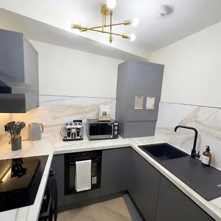 Apartamento 3br, 5 Beds, Free Parking - Long Term Glasgow
