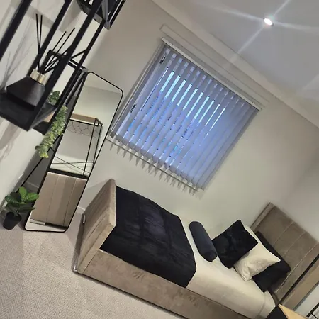 Spacious 3br Near Cathedral With Parking * Glasgow