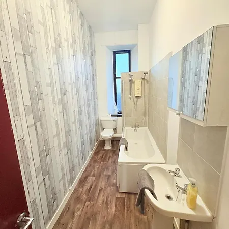 Apartamento 3br, Modernised Ground Floor Apartment, Free Park Glasgow