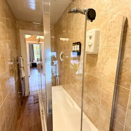 2br Flat - King & Super King - Fireplace