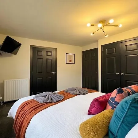 Apartamento 3br, 5 Beds, Free Parking - Long Term Glasgow