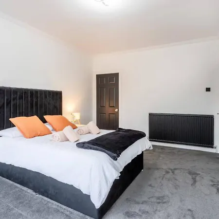 Modern 3-bed Apartment, Free Parking, * Glasgow