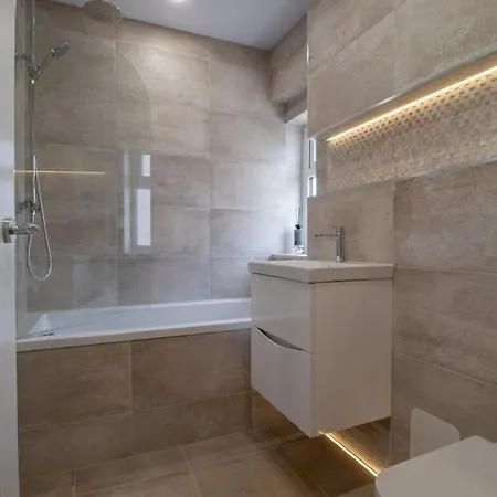 Luxury Montford