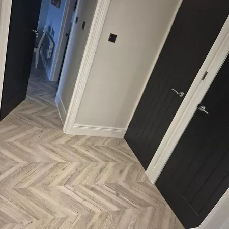 Spacious 3br Near Cathedral With Parking Glasgow