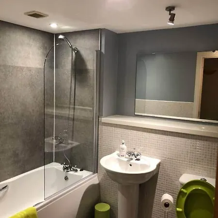 Bright And Modern West End With Free Parking *