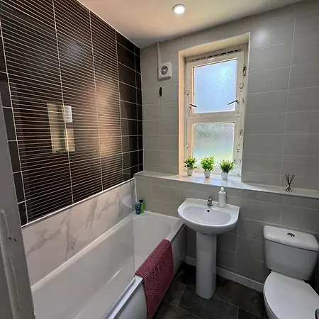 Διαμέρισμα Bright 3 Bedroom With Parking In Shawlands