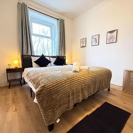 2br Flat - King & Super King - Fireplace * Glasgow
