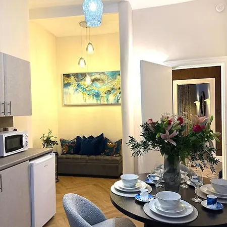 Modern West End Apartment, Glasgow. 글라스고