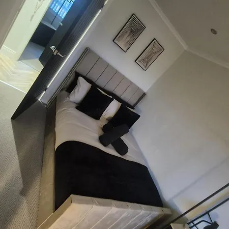 Spacious 3br Near Cathedral With Parking * Glasgow