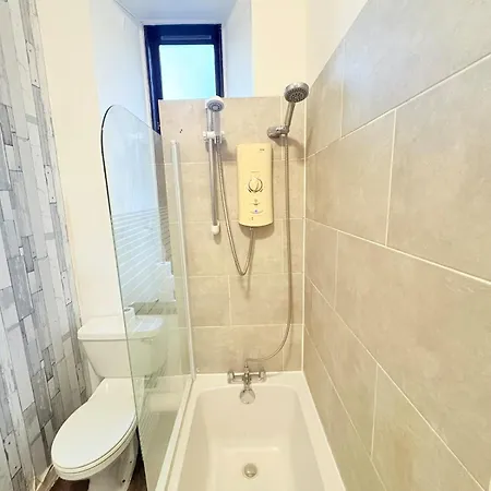 3br, Modernised Ground Floor Apartment, Free Park Apartamento *