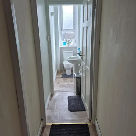 Διαμέρισμα Warm & Welcoming 2-bed Flat With Free Parking