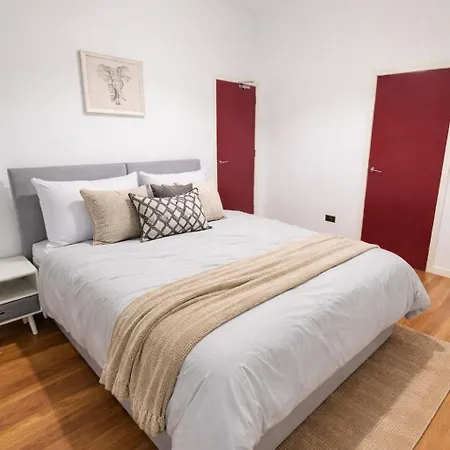 3br, Modernised Ground Floor Apartment, Free Park Glasgow