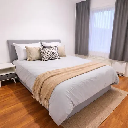 3br, Modernised Ground Floor Apartment, Free Park Apartamento