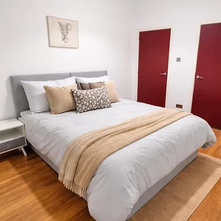 3br, Modernised Ground Floor Apartment, Free Park Apartamento