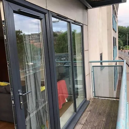 Bright And Modern West End With Free Parking