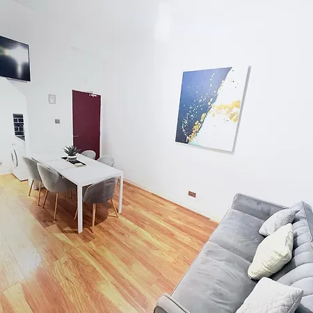 3br, Modernised Ground Floor Apartment, Free Park Glasgow