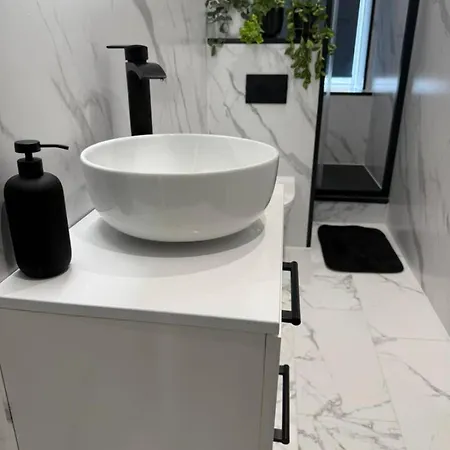 아파트 Modern West End Apartment, Glasgow. 글라스고