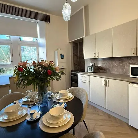 아파트 Modern West End Apartment, Glasgow. 글라스고