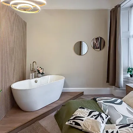 Romantic Brand New Flat, Centre * Glasgow