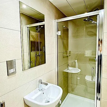 Sandyford Hotel 3*
