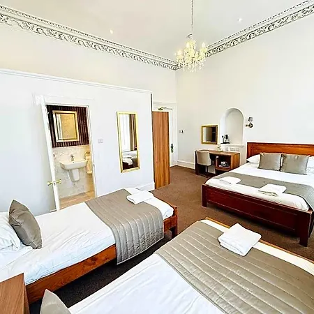 Sandyford 3*