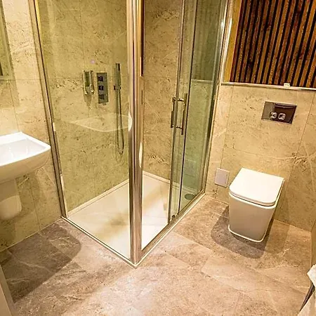 Sandyford 3*