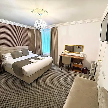 Sandyford Hotel 3*