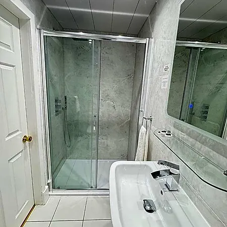 Sandyford Hotel 3*