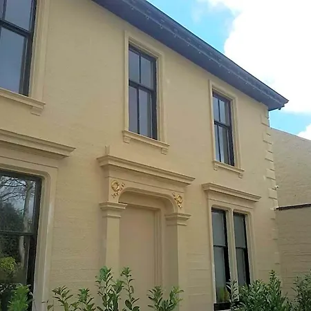 Crosshill House Hotel