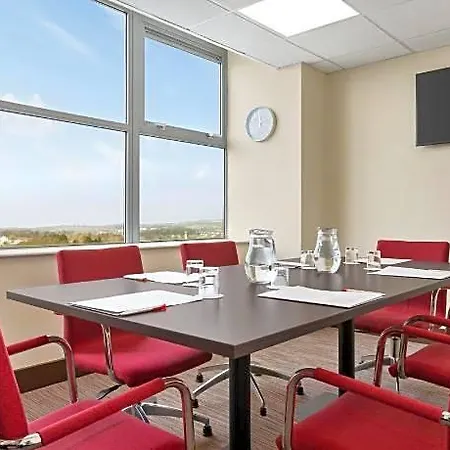 Hotel Ramada By Wyndham East Kilbride 3*