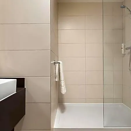 Hotel Ramada By Wyndham East Kilbride