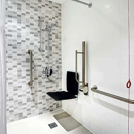 Hampton By Hilton Hotell 3*