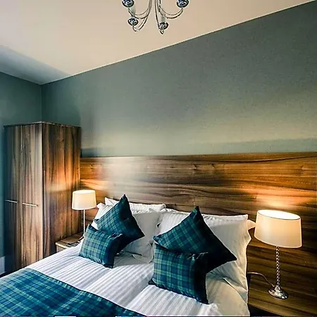 Отель Royal West End 3*