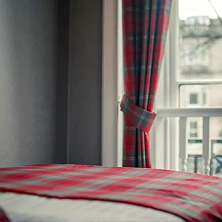 Отель Royal West End 3*