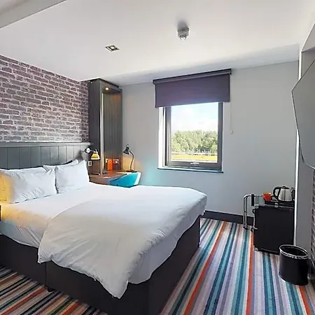 Village 4* Glasgow
