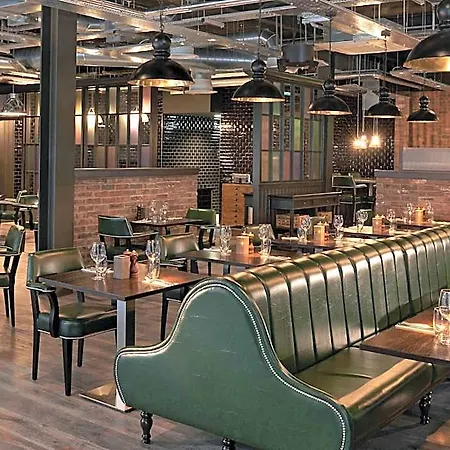 Village 4* Glasgow