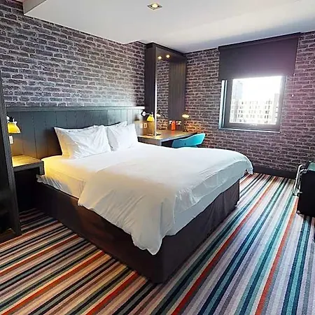 Village 4* Glasgow