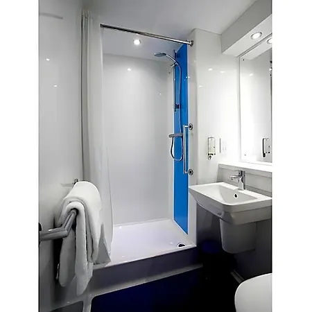 Отель Travelodge Airport