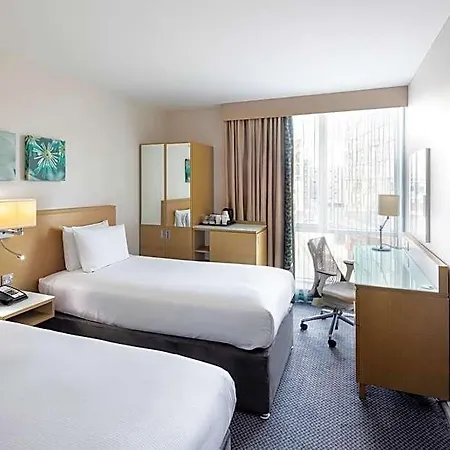 Отель Hilton Garden Centre 4*
